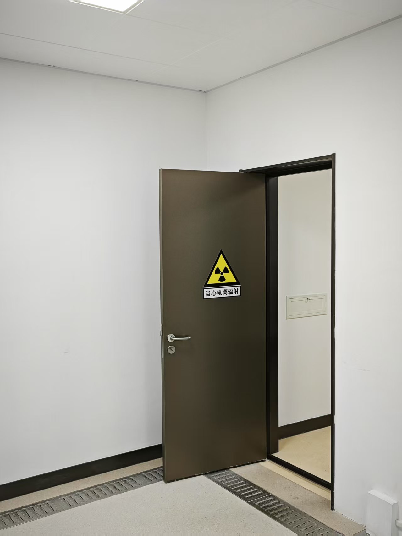 南宁CT室手动单开防护铅门